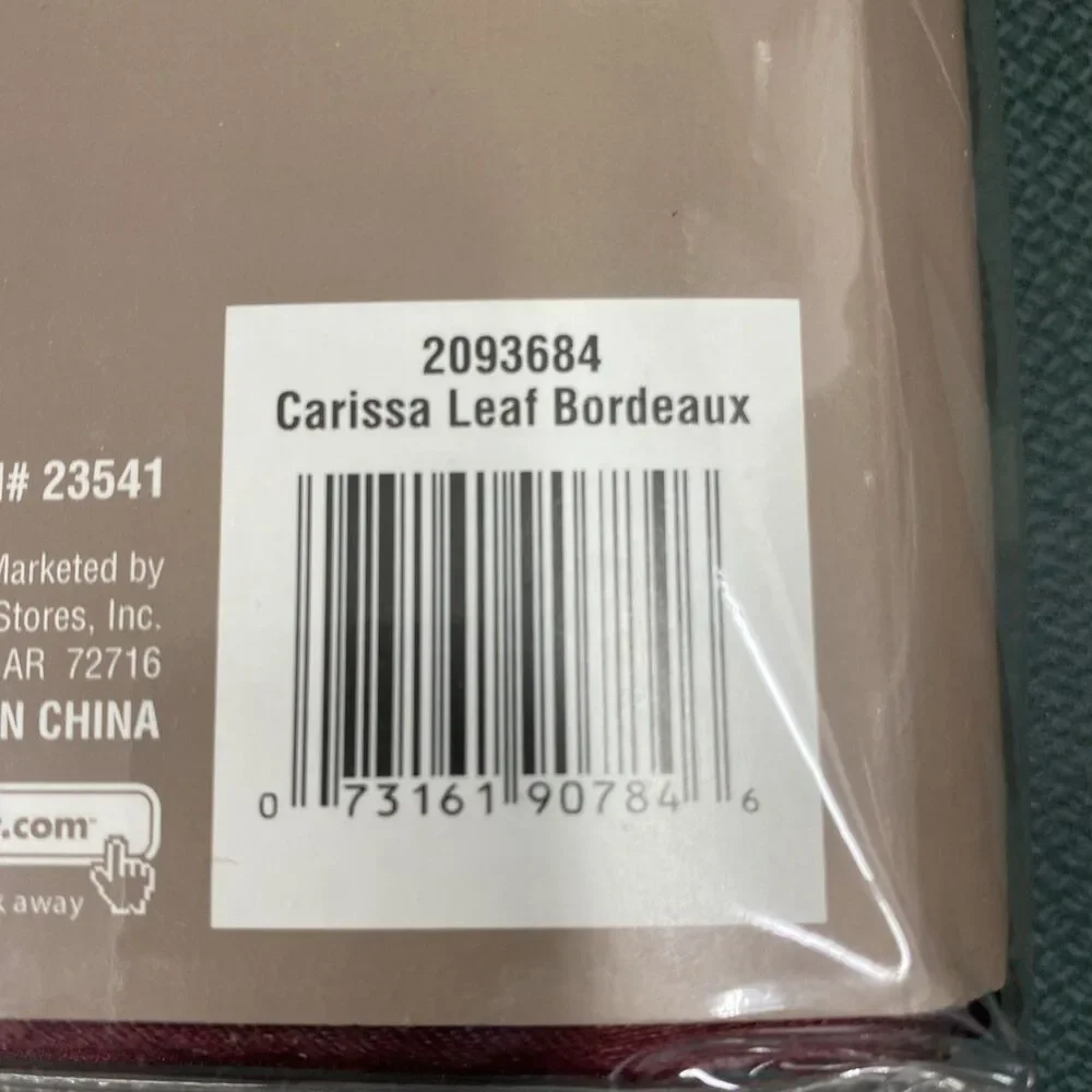 NIP Home Trends Carissa Leaf  Bordeaux Fabric Tablecloth 60 x 84 Oblong Dining